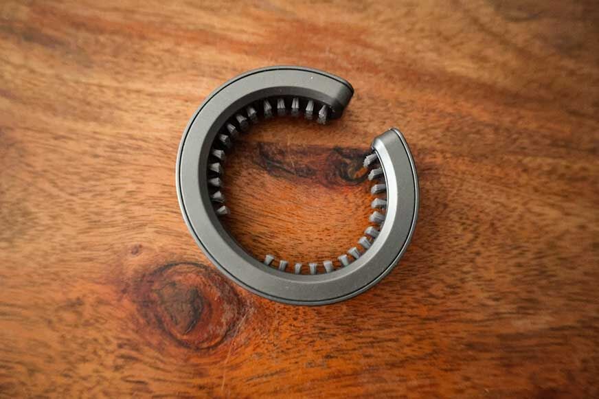 Щетка для очистки фильтра Dyson Airwrap.